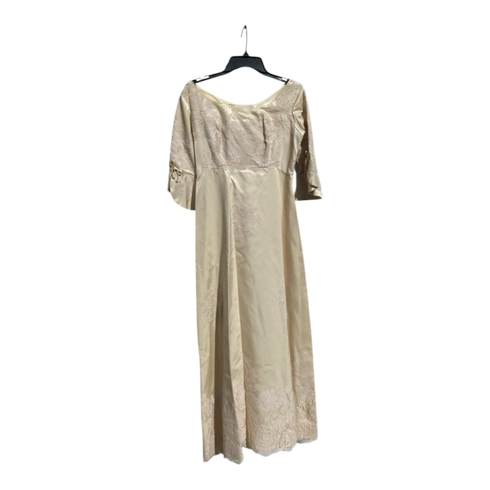 Vintage elegant 1950s Wedding Dress